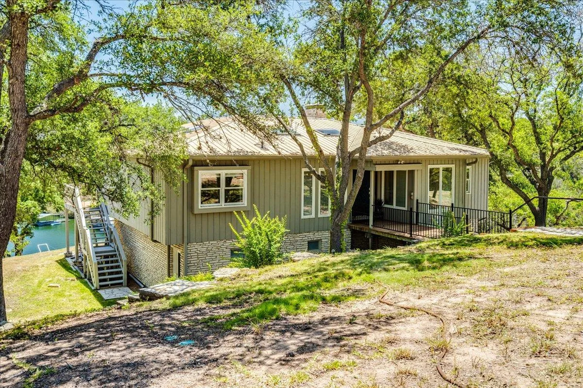 Photo 3 of 18306 AUSTIN BLVD #2