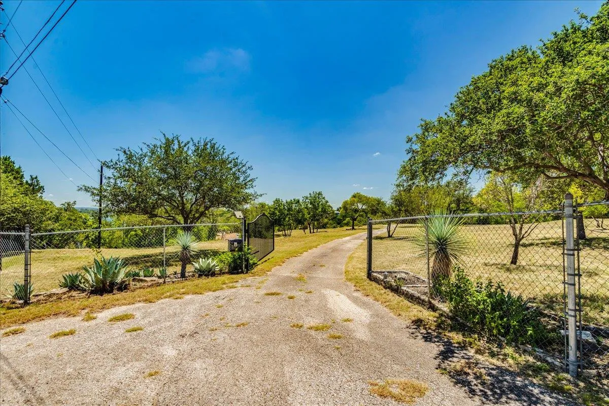 Photo 5 of 18306 AUSTIN BLVD #2