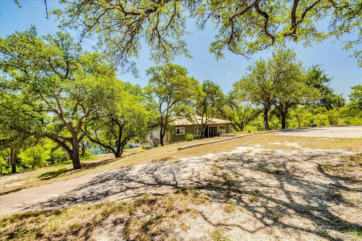 Photo 4 of 18306 AUSTIN BLVD #2