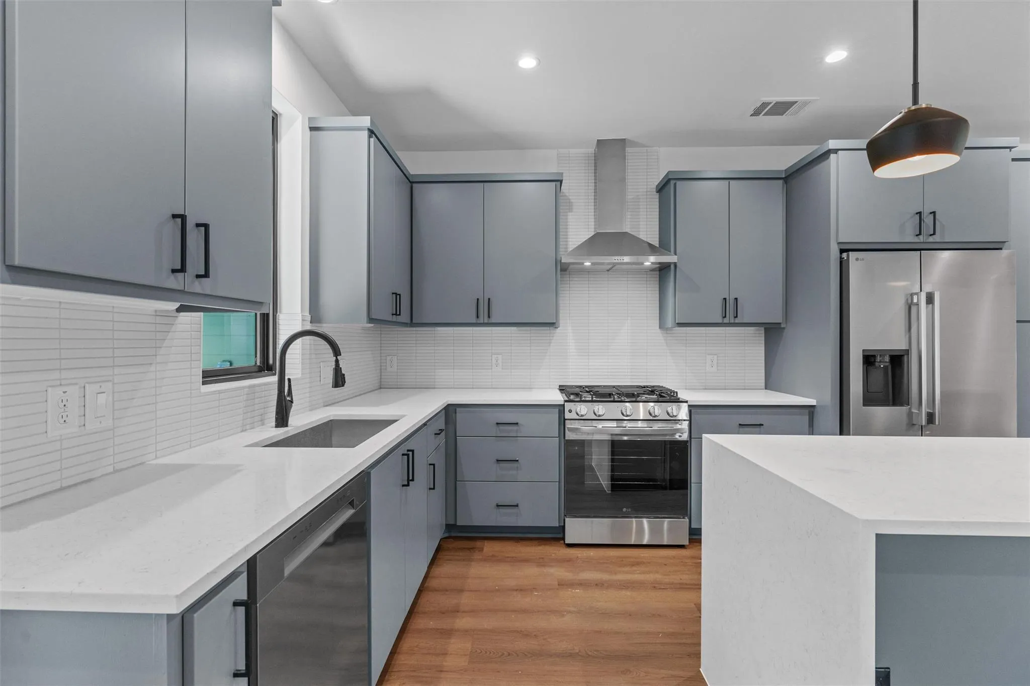 Photo 5 of 1402 BECKETT ST #1B