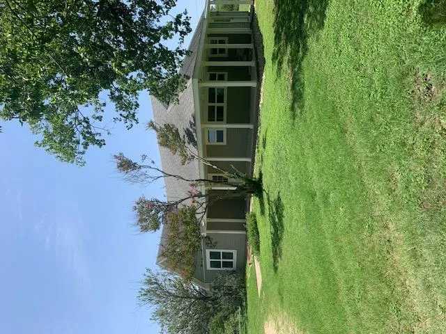 Photo 4 of 1501 N BURLESON ST