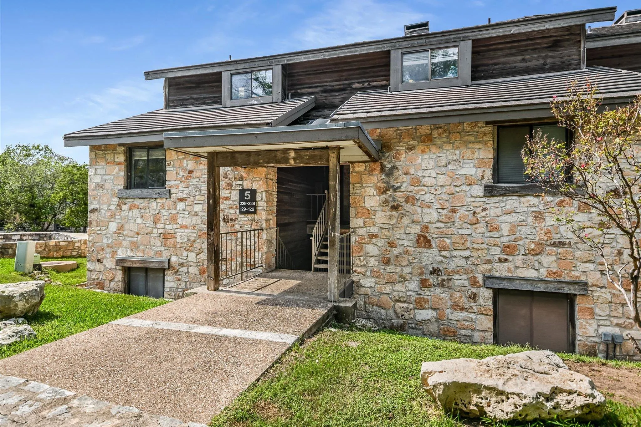 Photo 4 of 8200 NEELY DR #229