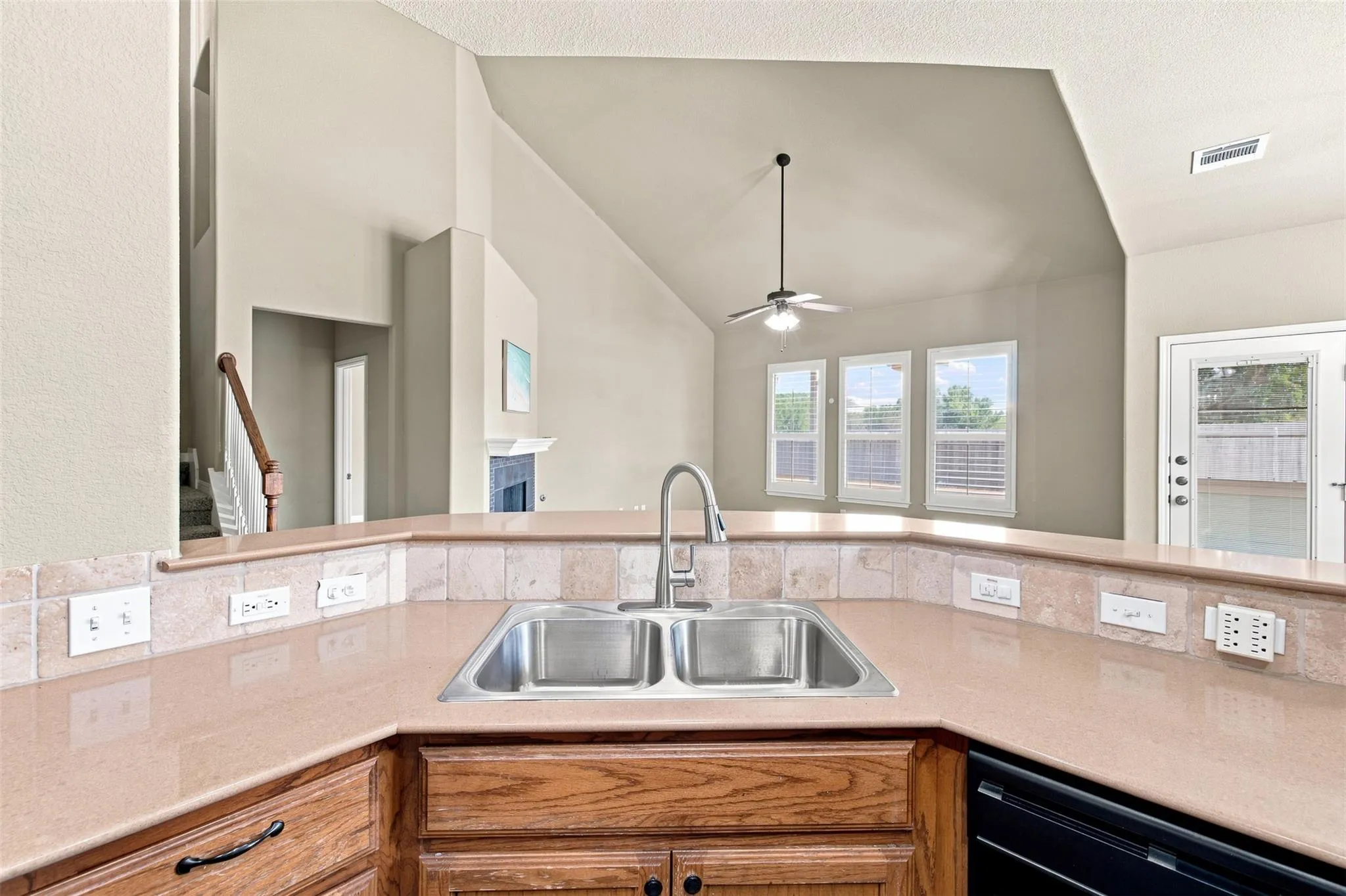 Photo 5 of 2409 DOVETAIL ST