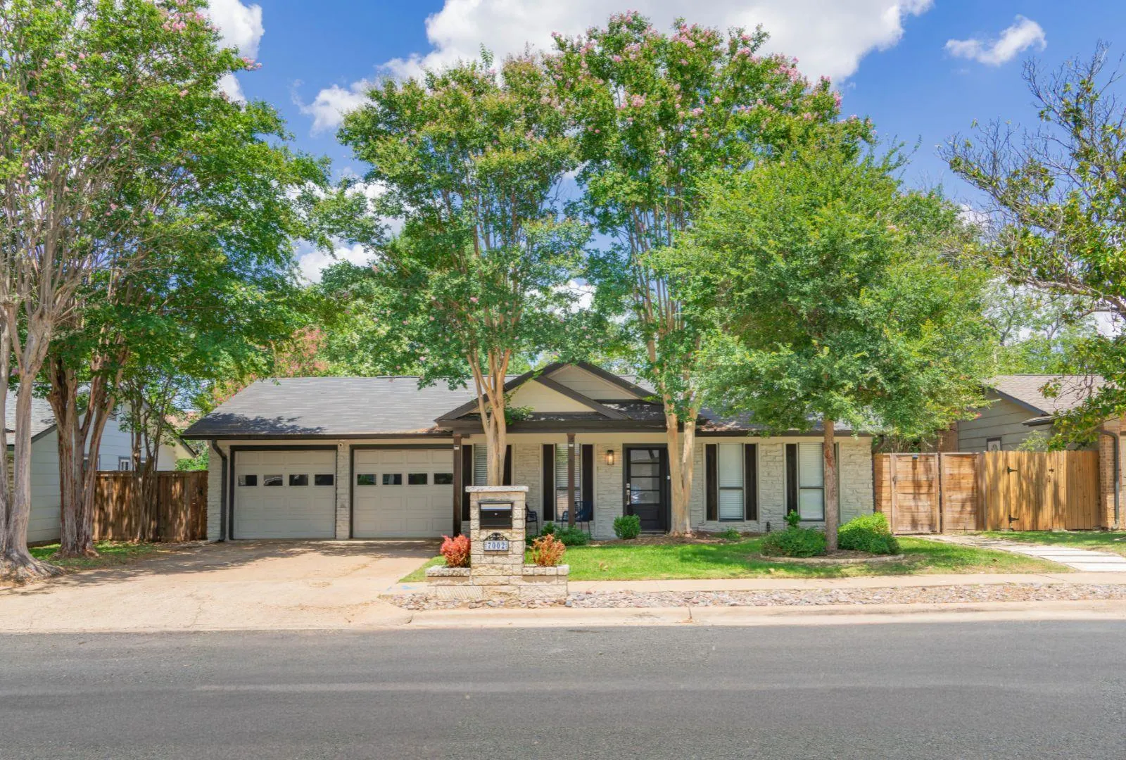 Photo 2 of 7002 WHISPERING OAKS DR