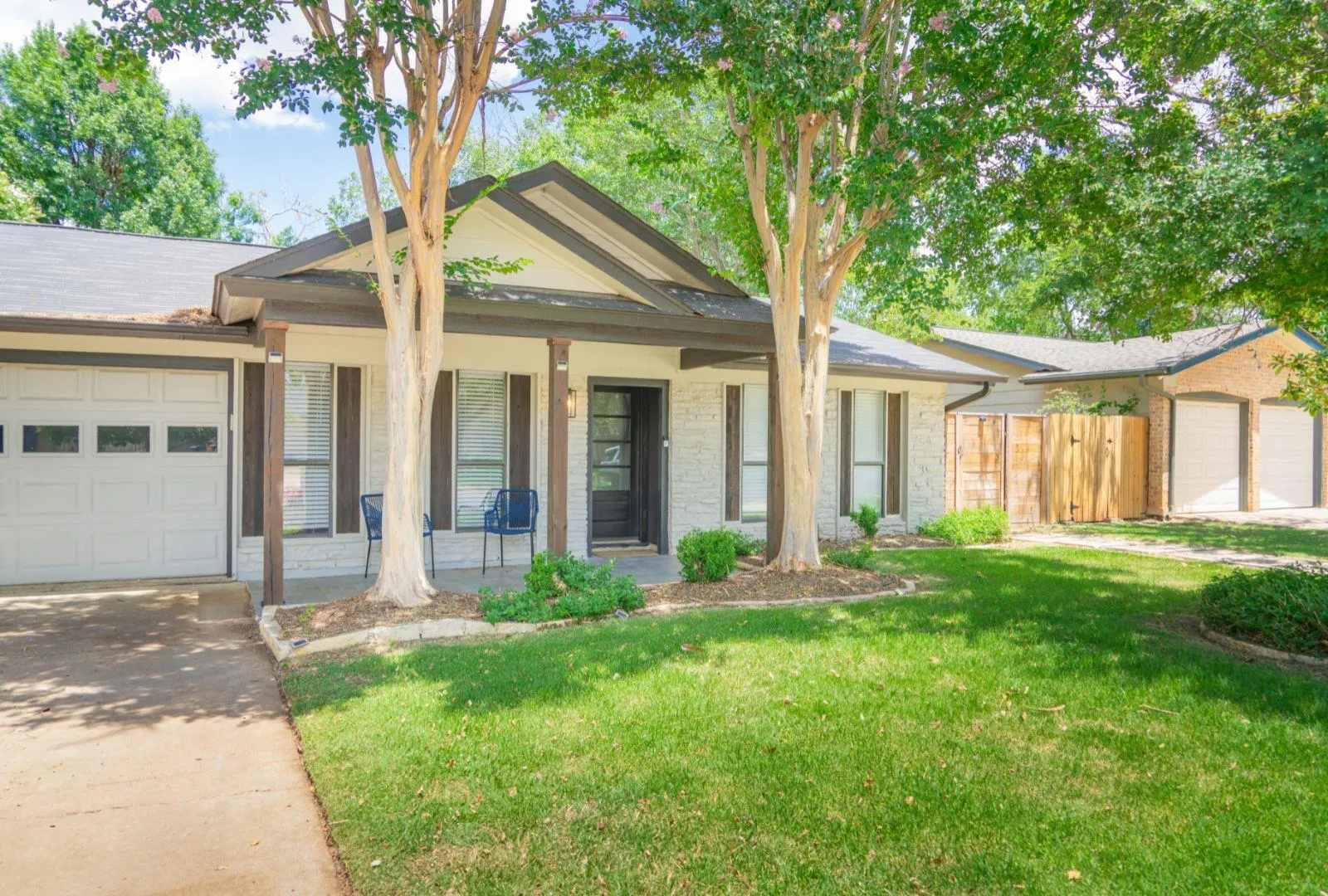 Photo 3 of 7002 WHISPERING OAKS DR