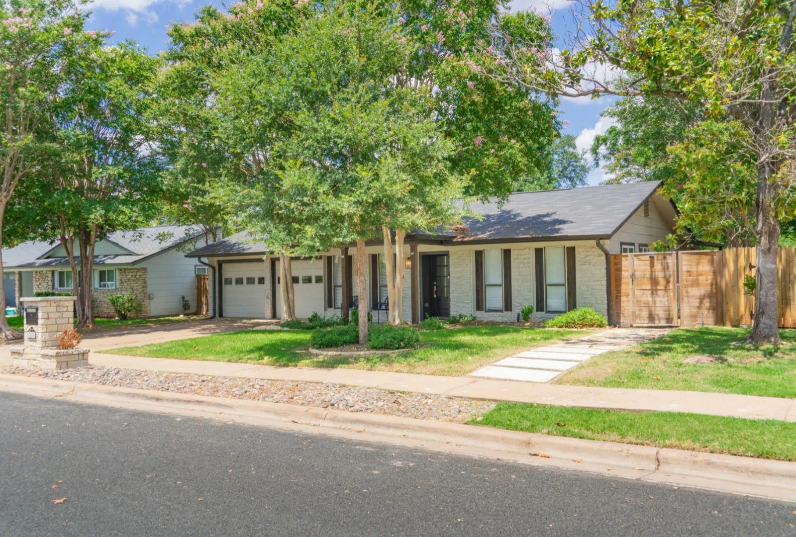 Photo 5 of 7002 WHISPERING OAKS DR