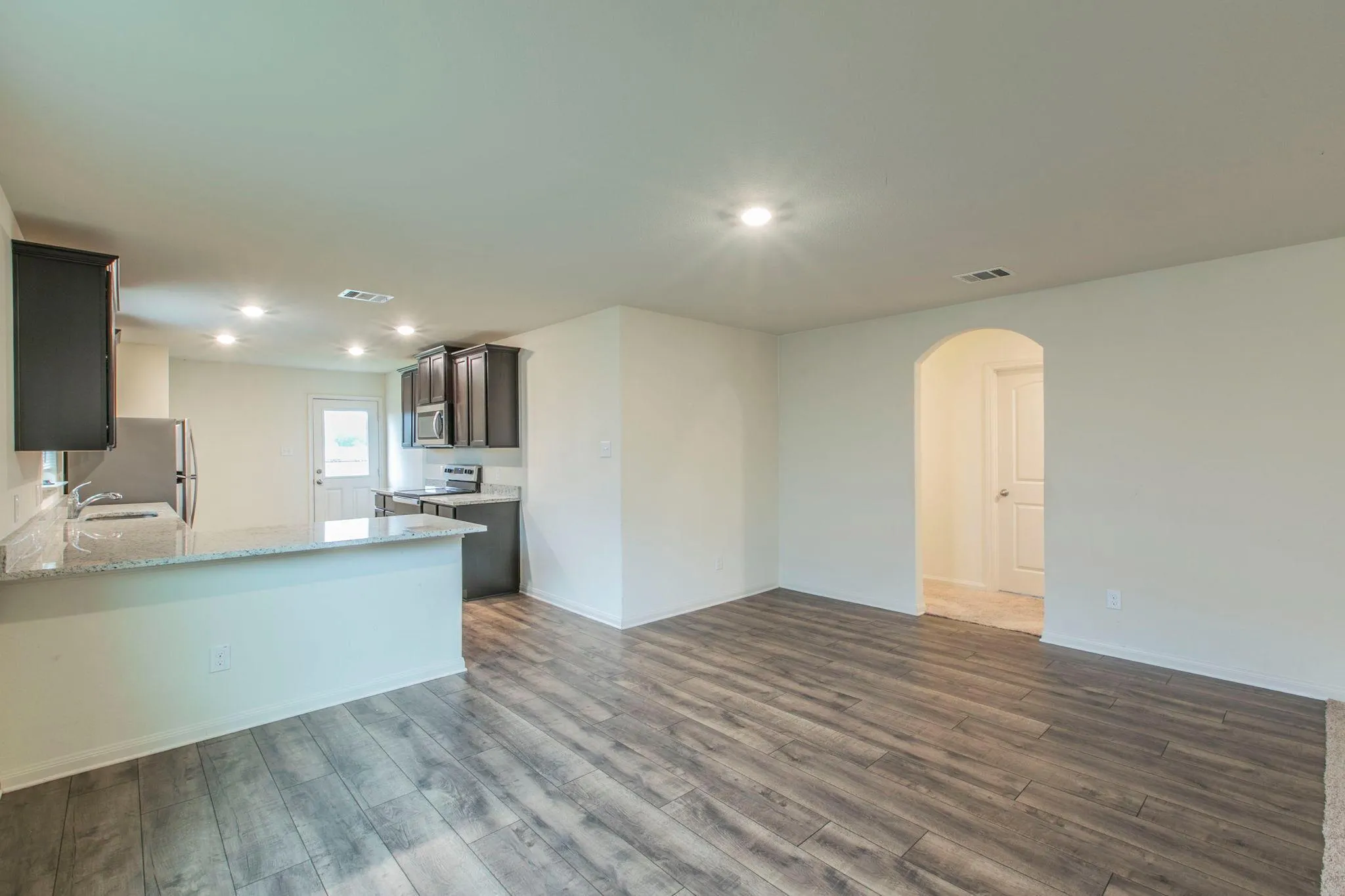 Photo 3 of 136 ALLINGTON CIR