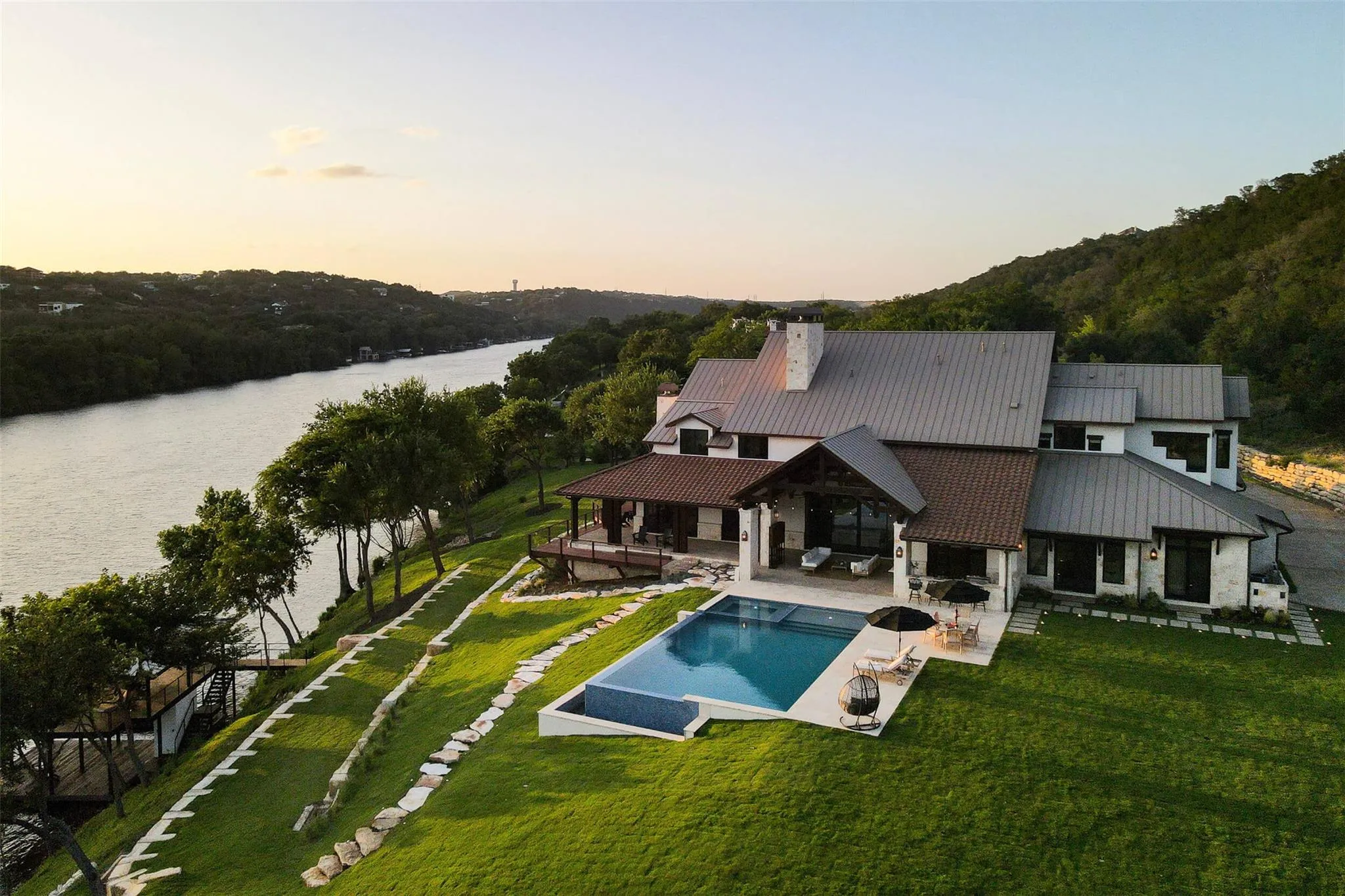 Photo of 15016 FLAT TOP RANCH RD, Austin, 78732