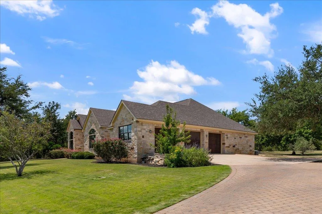 Photo 2 of 1525 SPRINGLAKE DR