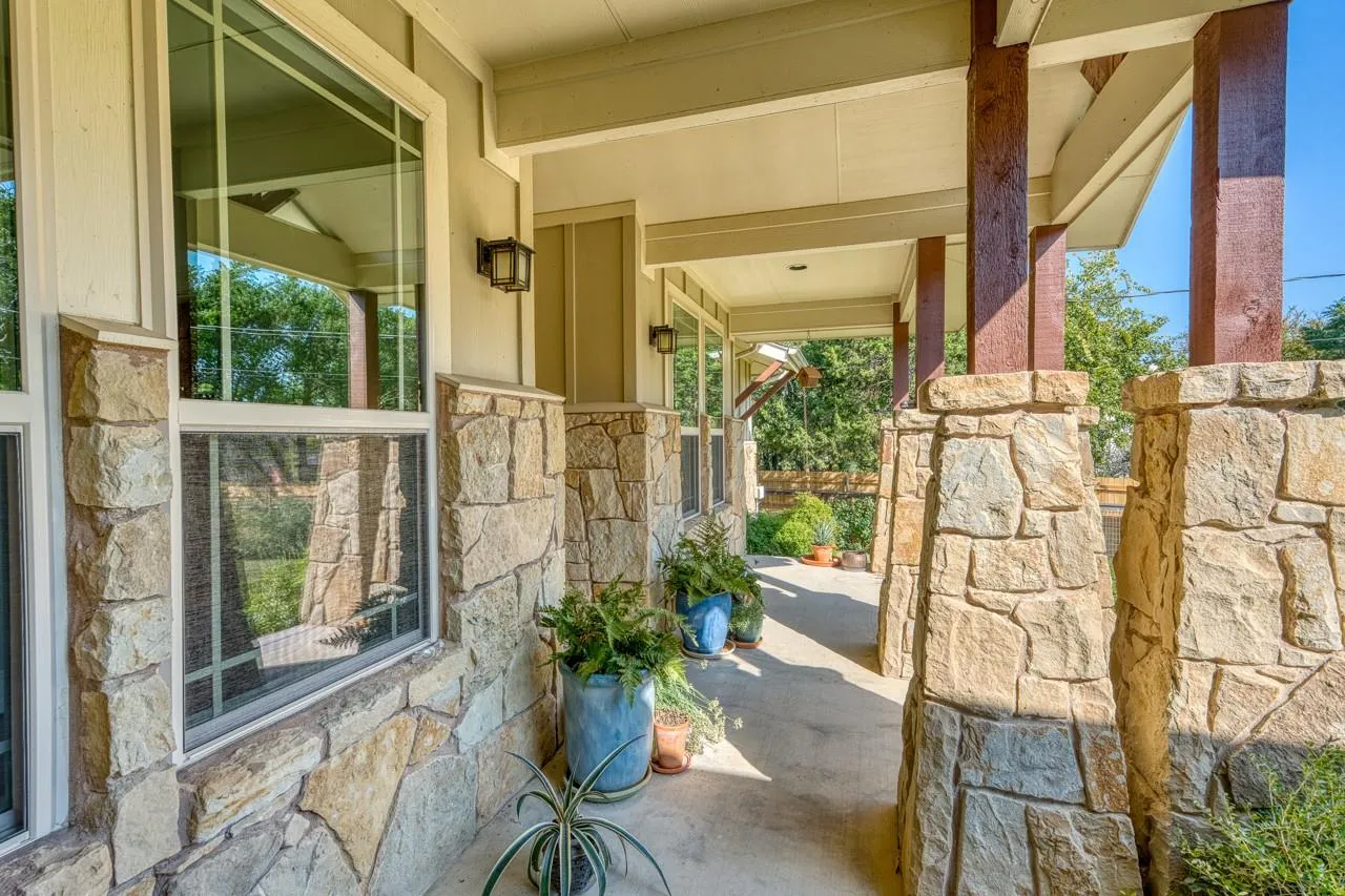 Photo 5 of 706 ROGART DR
