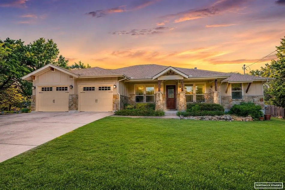 Photo of 706 ROGART DR, Spicewood, TX, 78669