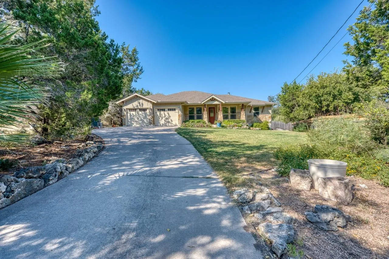Photo 2 of 706 ROGART DR