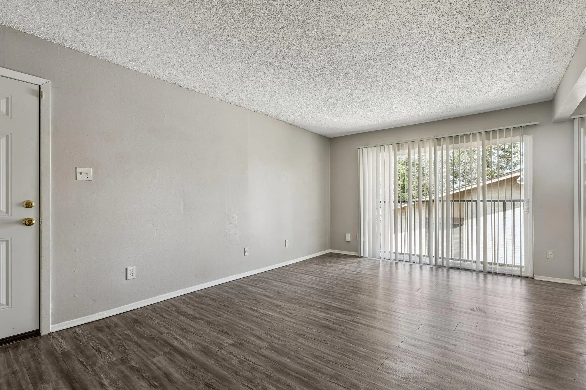 Photo 3 of 2124 BURTON DR #203