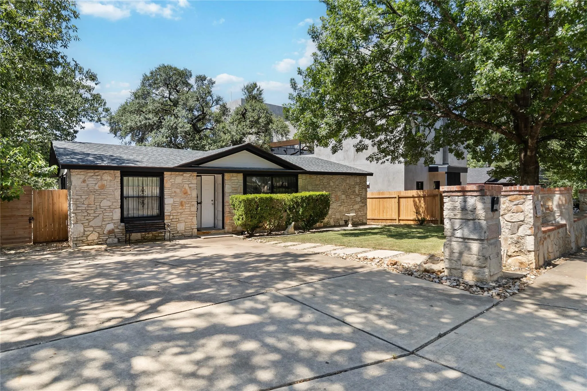 Photo of 1002 WALTER ST, Austin, TX, 78702