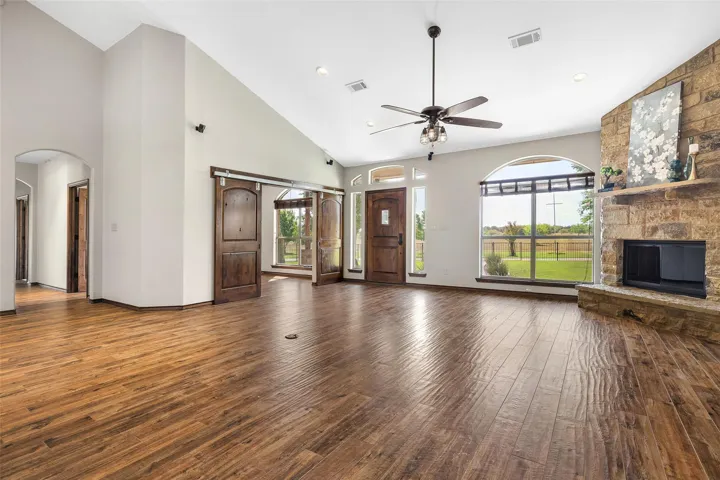 419 Spears Ranch Rd, Jarrell, Texas 76537