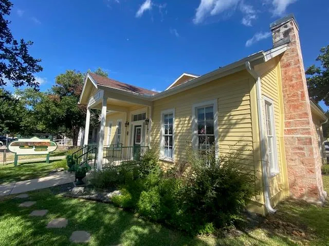 Photo 2 of 302 W MAIN ST #101