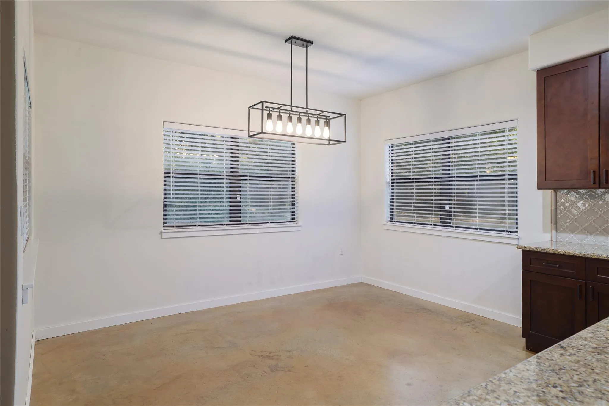 Photo 5 of 122 N POHAKEA DR