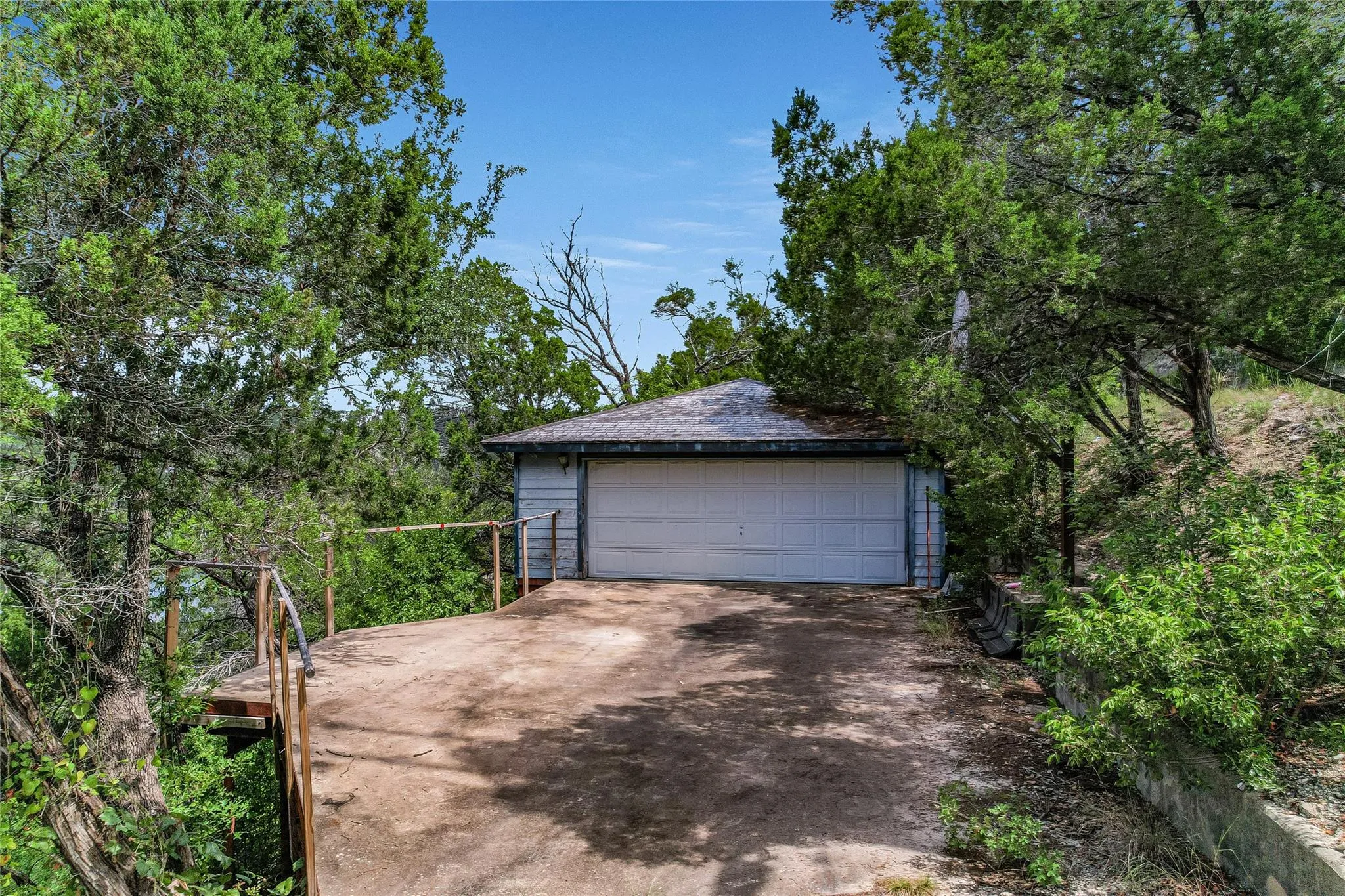 Photo 2 of 13527 BULLICK HOLLOW RD