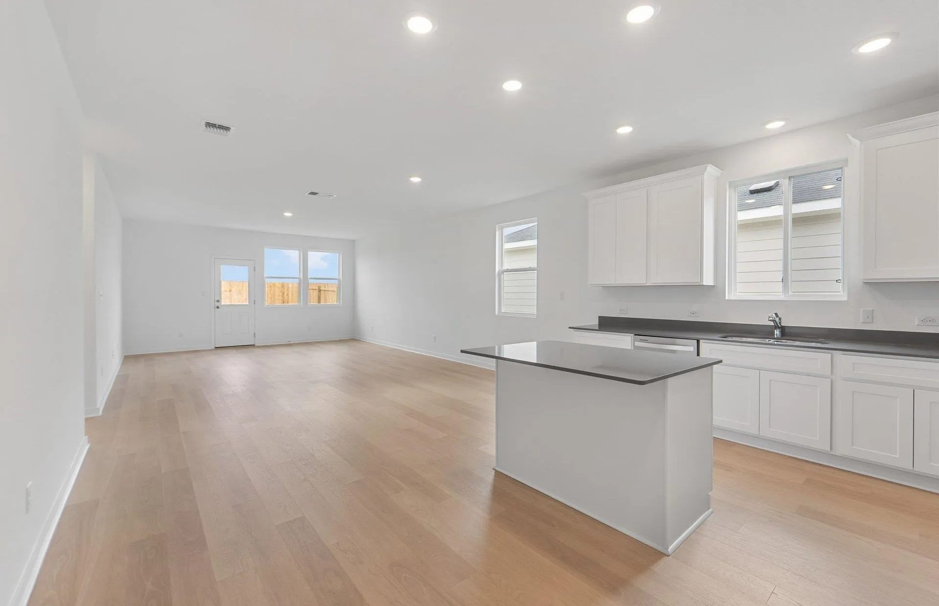 Photo 5 of 813 CARDENAS ST