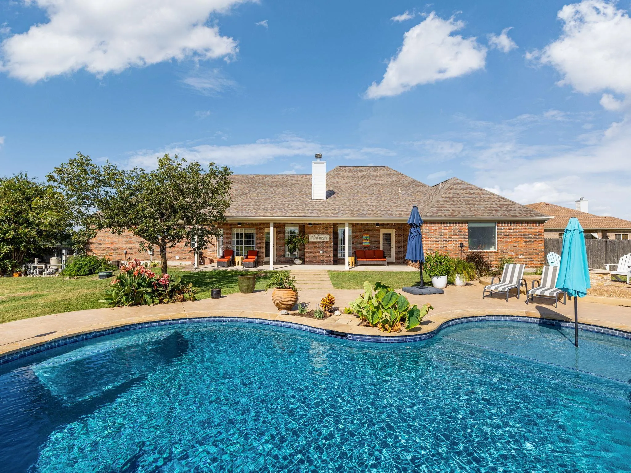 Photo 3 of 155 COMANCHE CIR