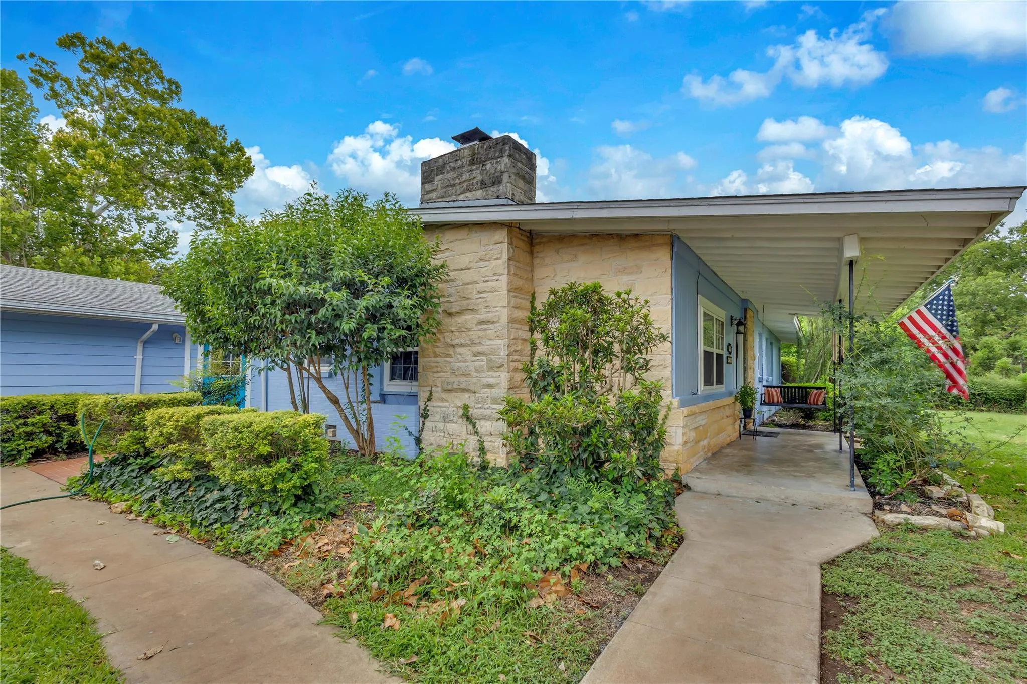 Photo 2 of 11909 BLUEBONNET LN