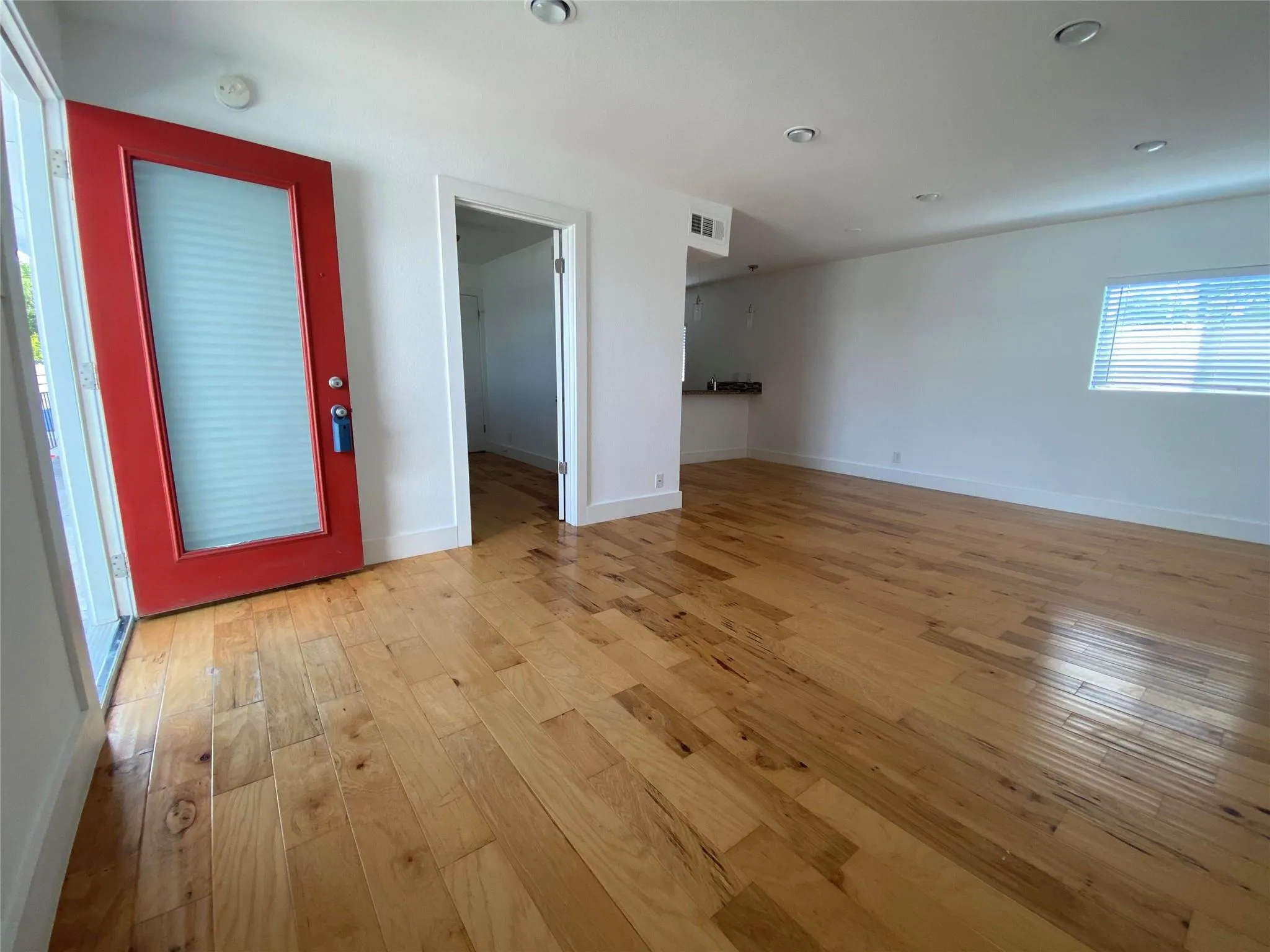 Photo 3 of 1313 E 52ND ST #202