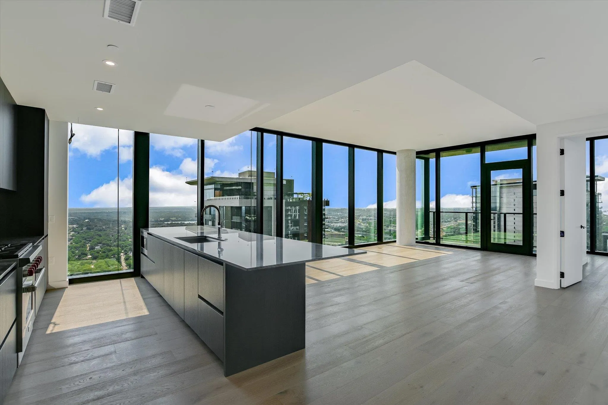 Photo 3 of 610 DAVIS ST #3801