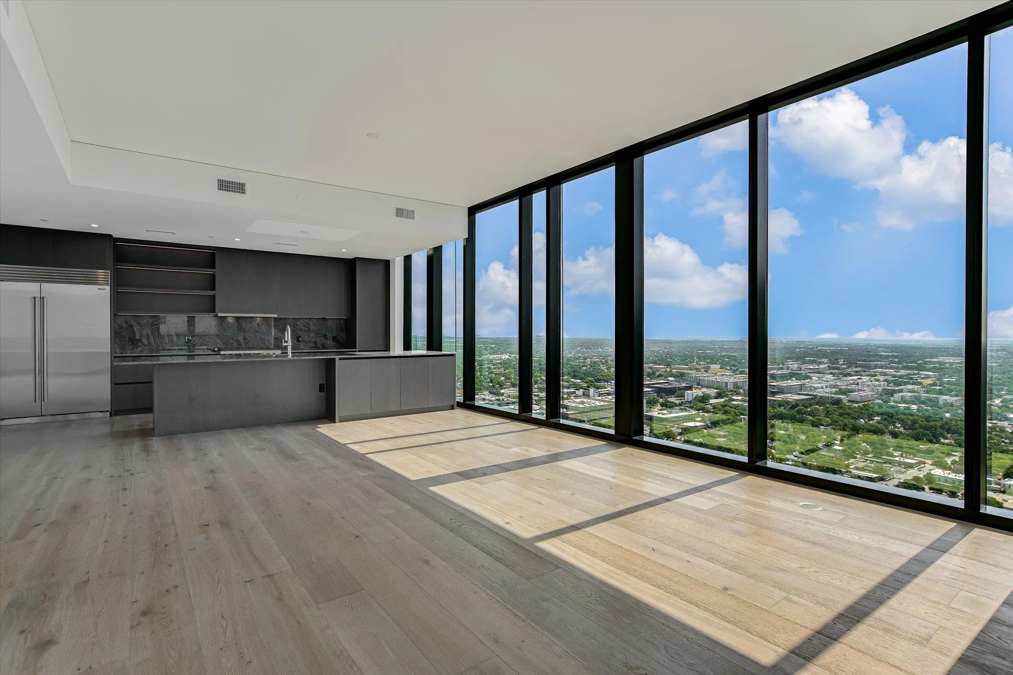 Photo 3 of 610 DAVIS ST #3801