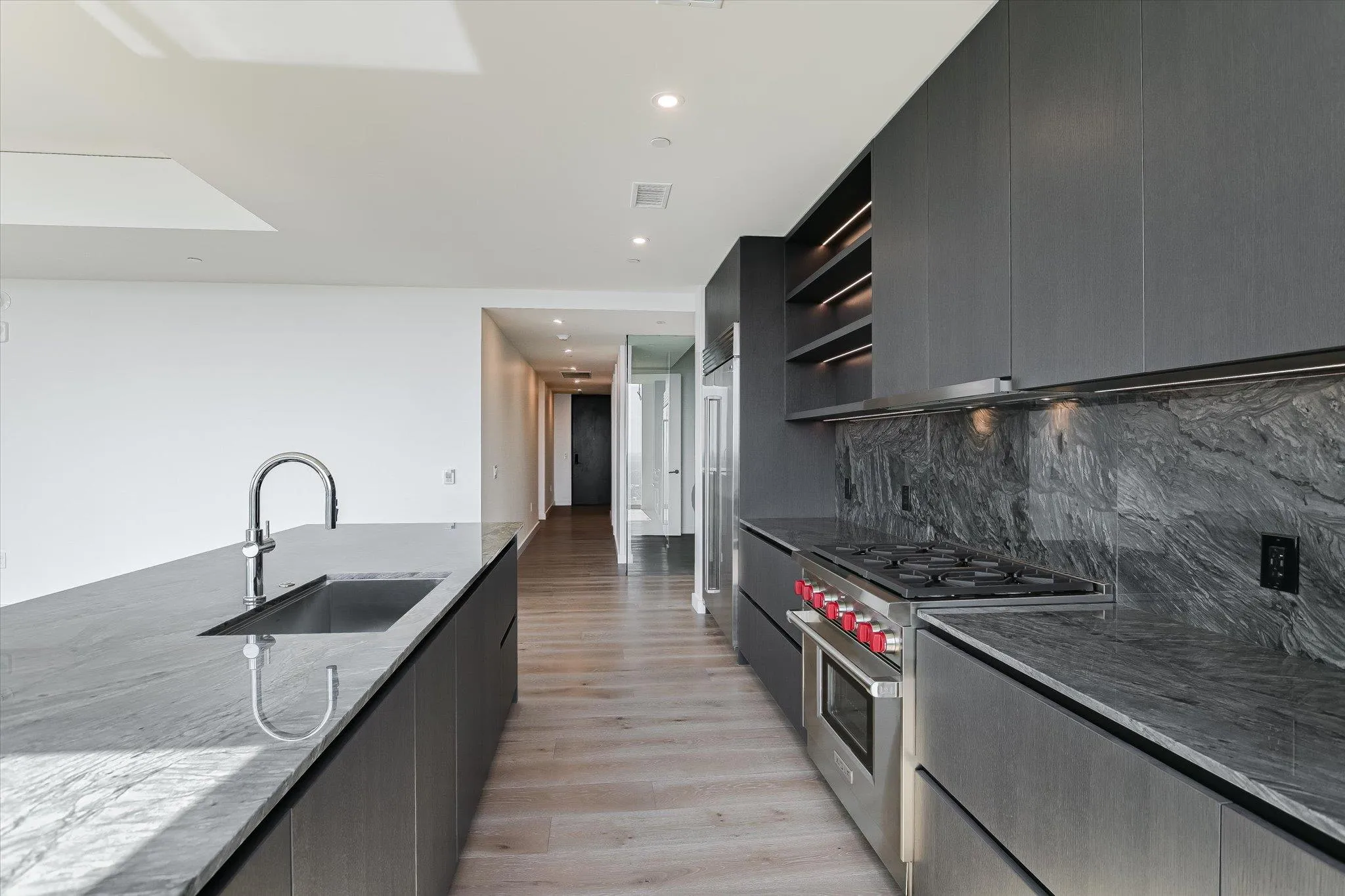 Photo 2 of 610 DAVIS ST #3801