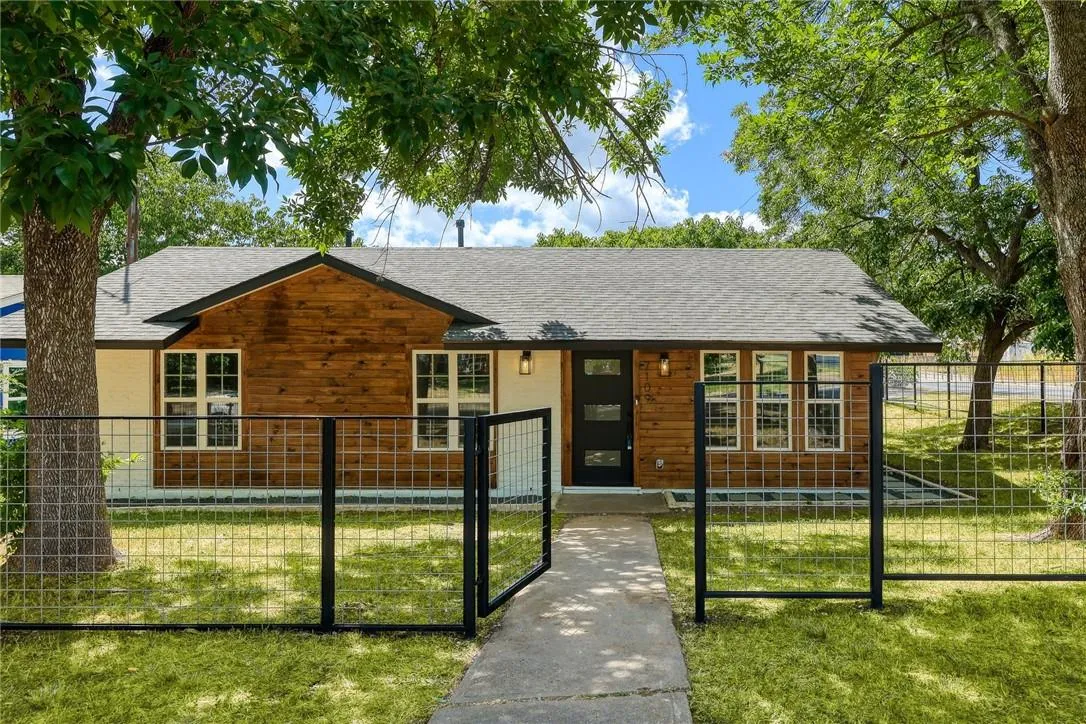 Photo of 7109 CHERRY MEADOW DR, Austin, TX, 78745