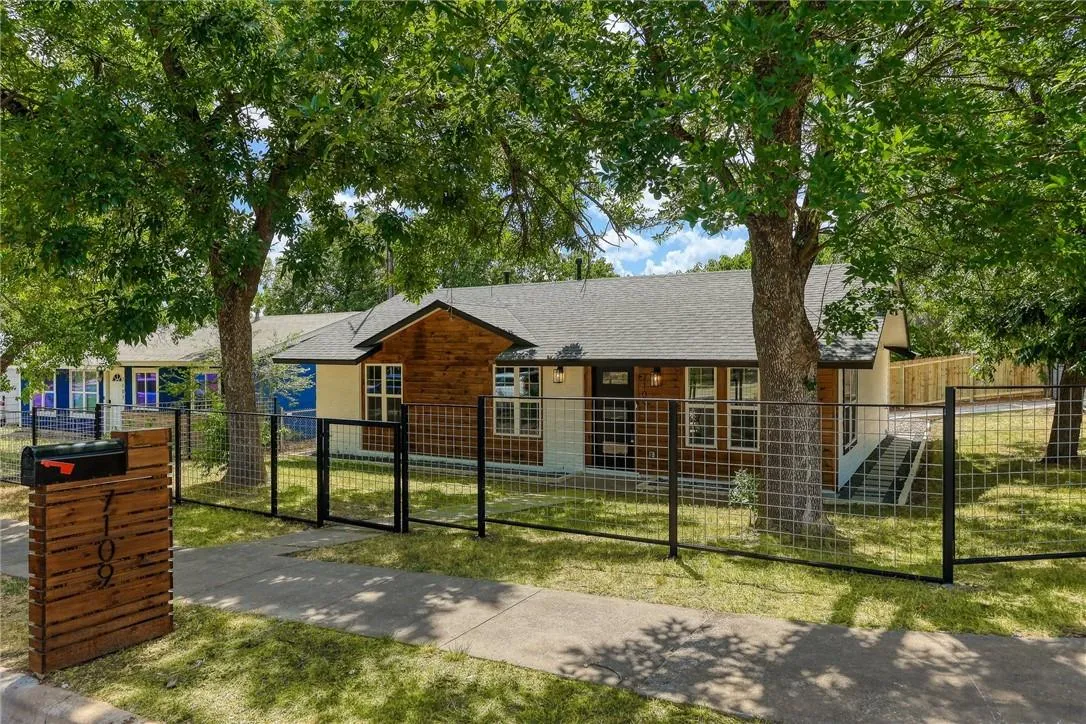 Photo 3 of 7109 CHERRY MEADOW DR