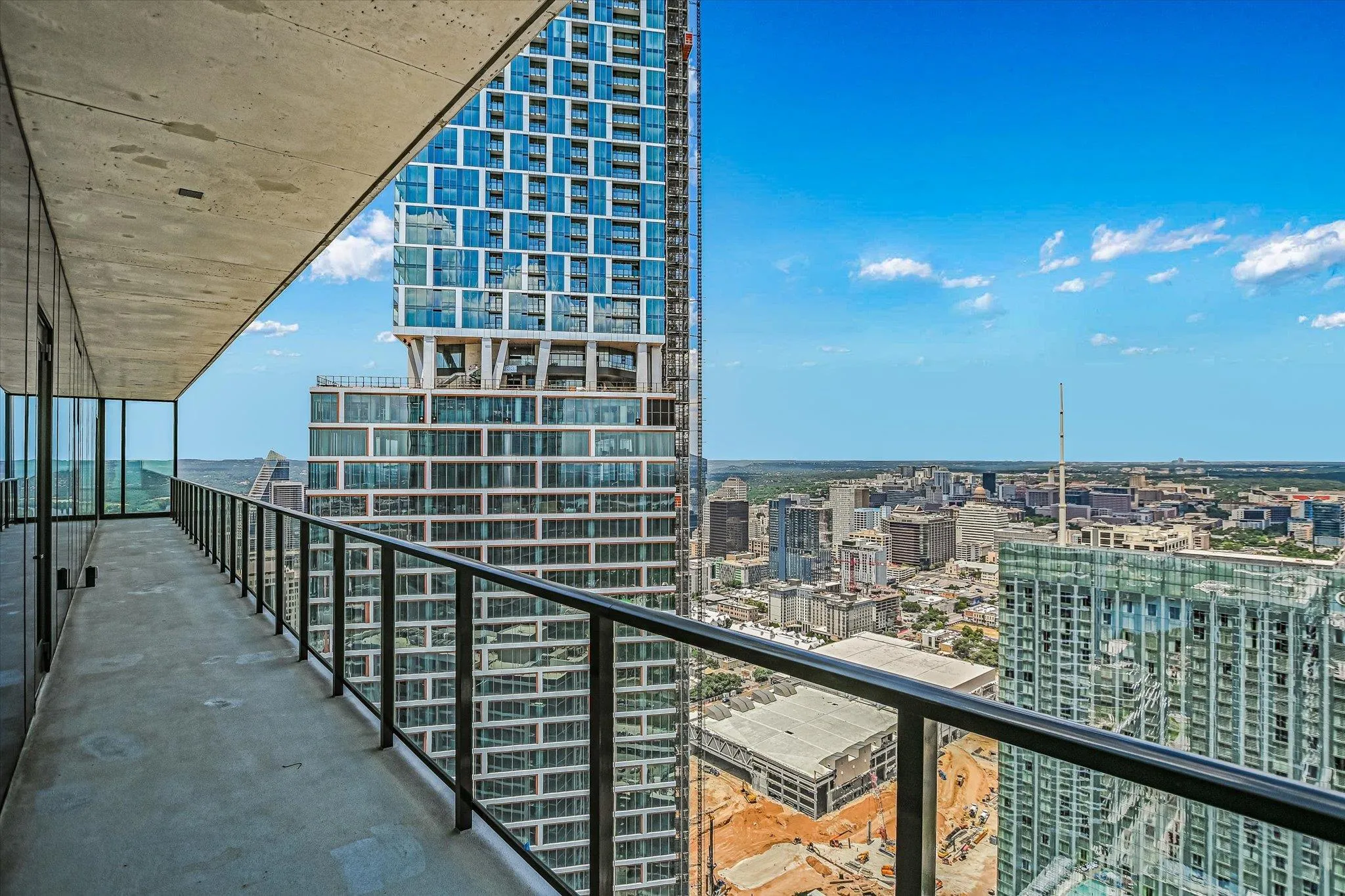 Photo 4 of 610 DAVIS ST #4704