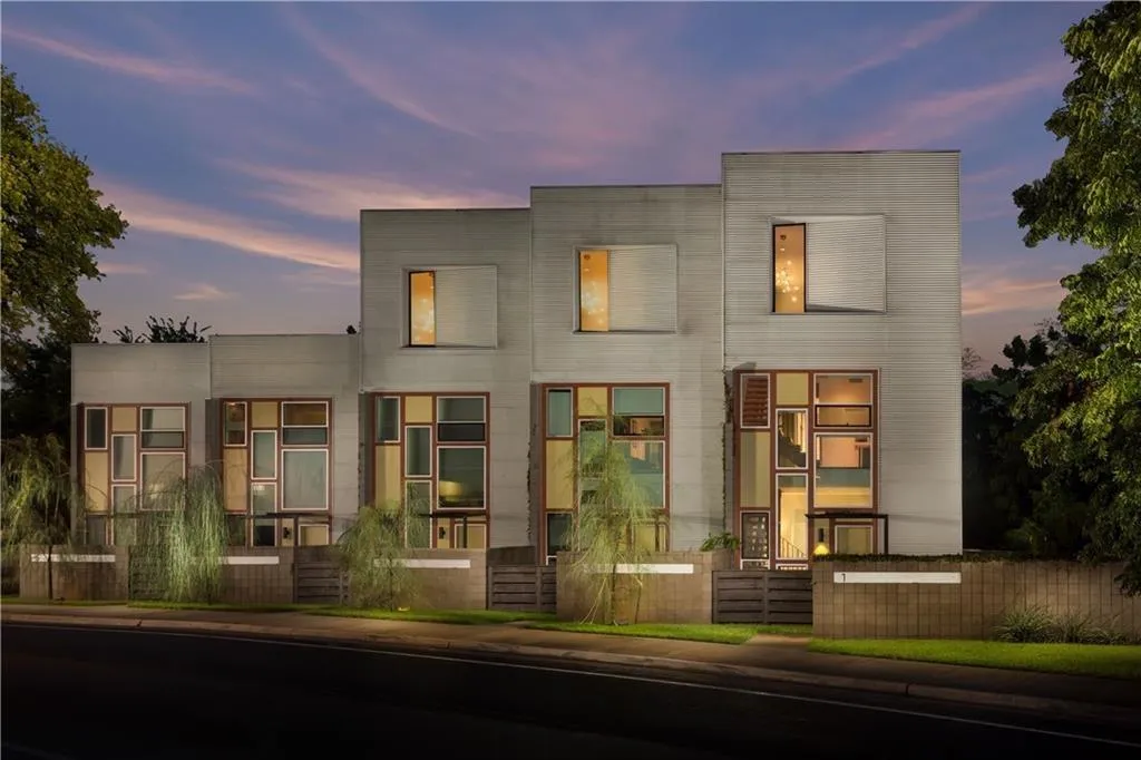 Photo 2 of 502 W 55TH STREET ST #1