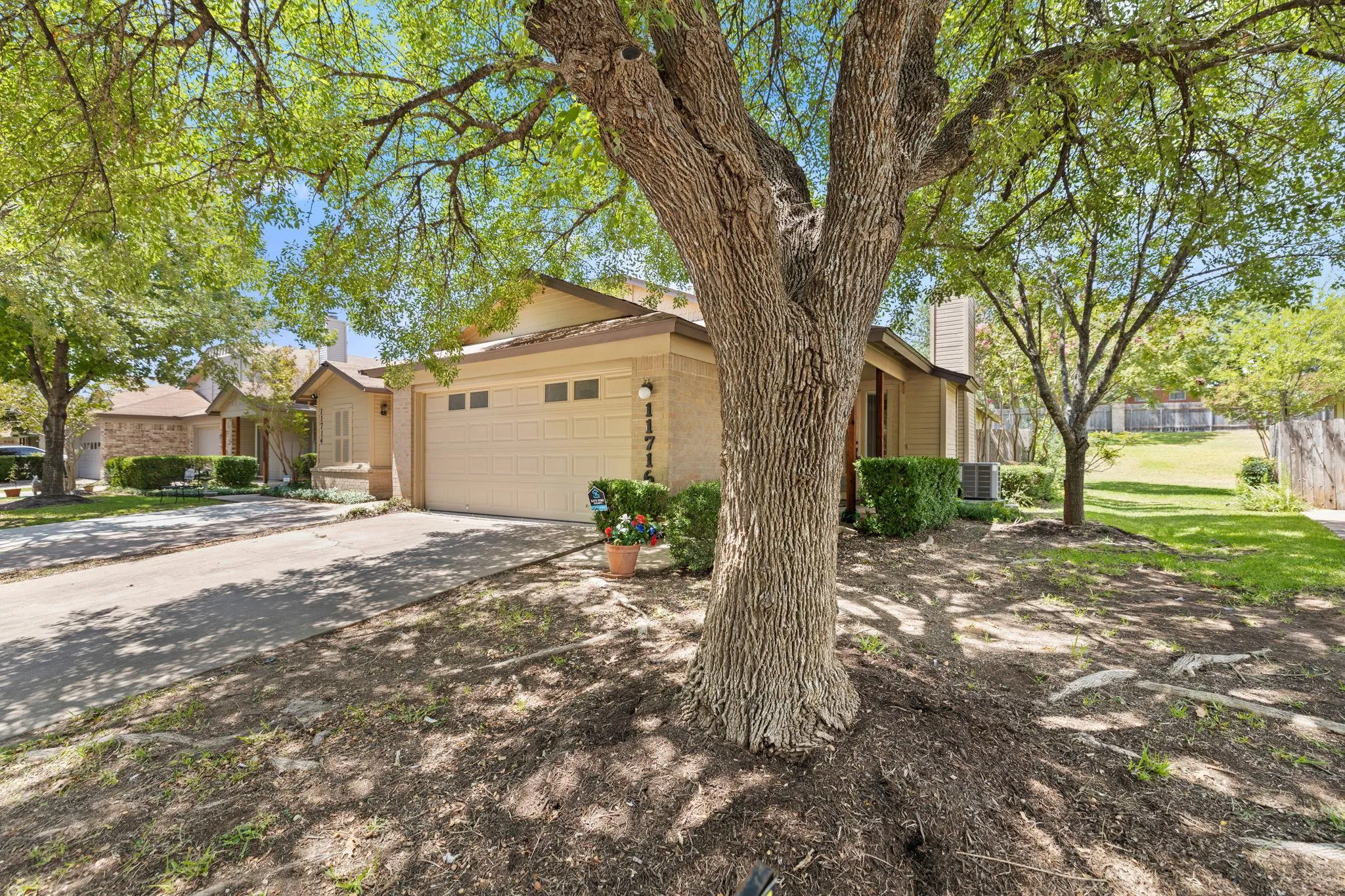 Photo 2 of 11716 NORWEGIAN WOOD DR