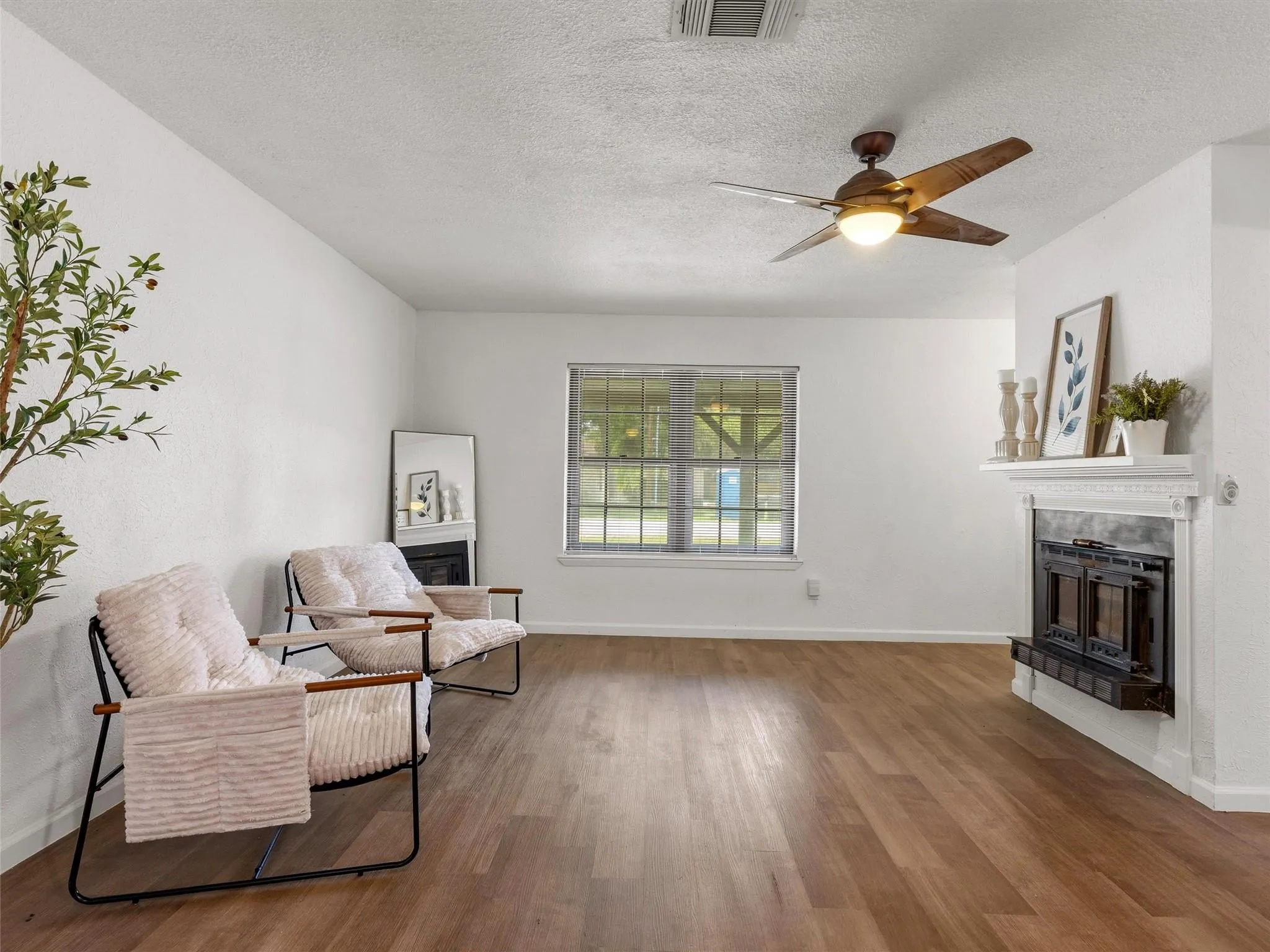 Photo 5 of 1037 WILKES CIR