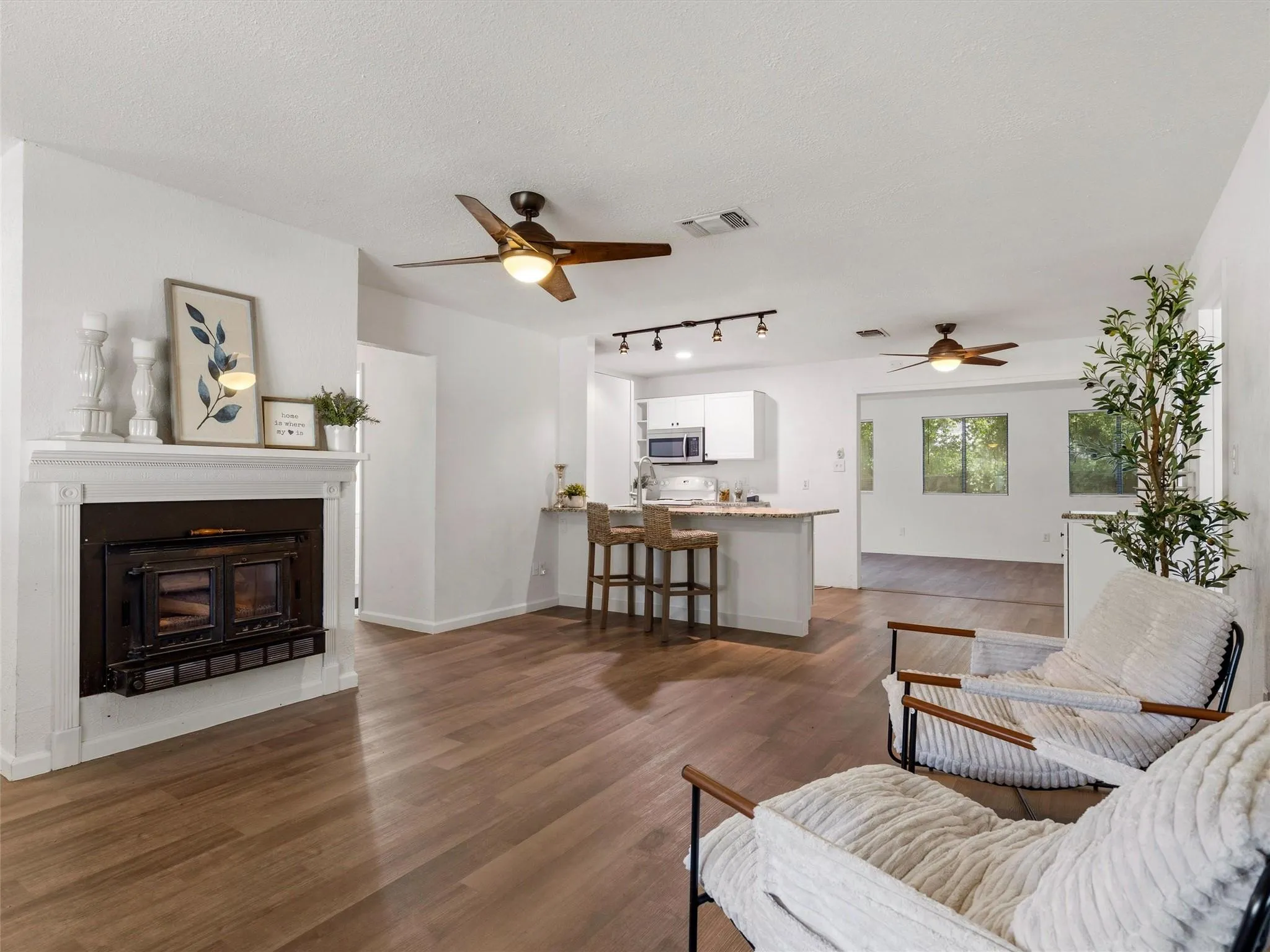 Photo 4 of 1037 WILKES CIR