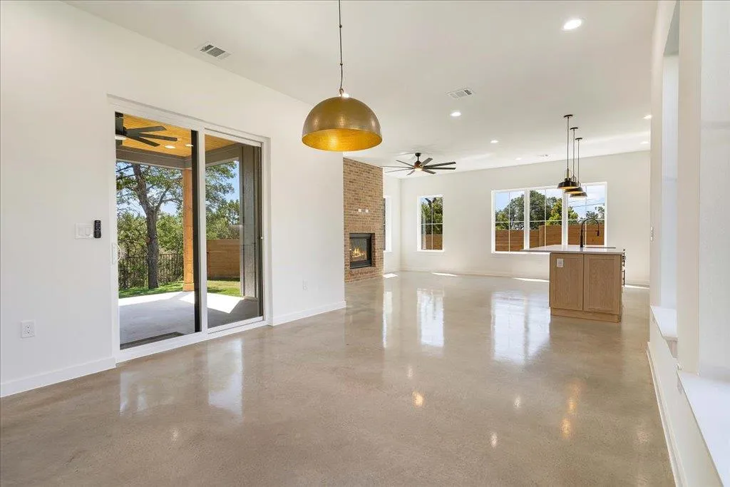 Photo 4 of 8609 NINA LN