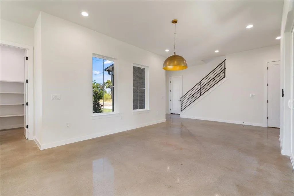 Photo 5 of 8609 NINA LN