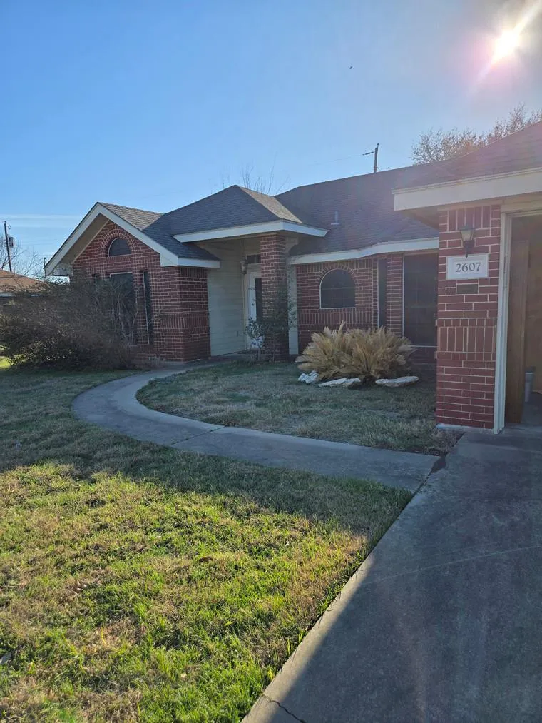 Photo 2 of 2607 CHERRYLAWN DR