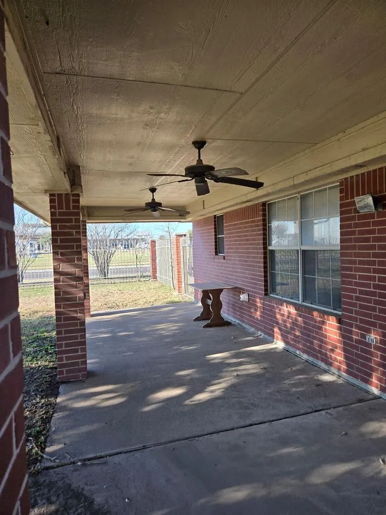 Photo 4 of 2607 CHERRYLAWN DR