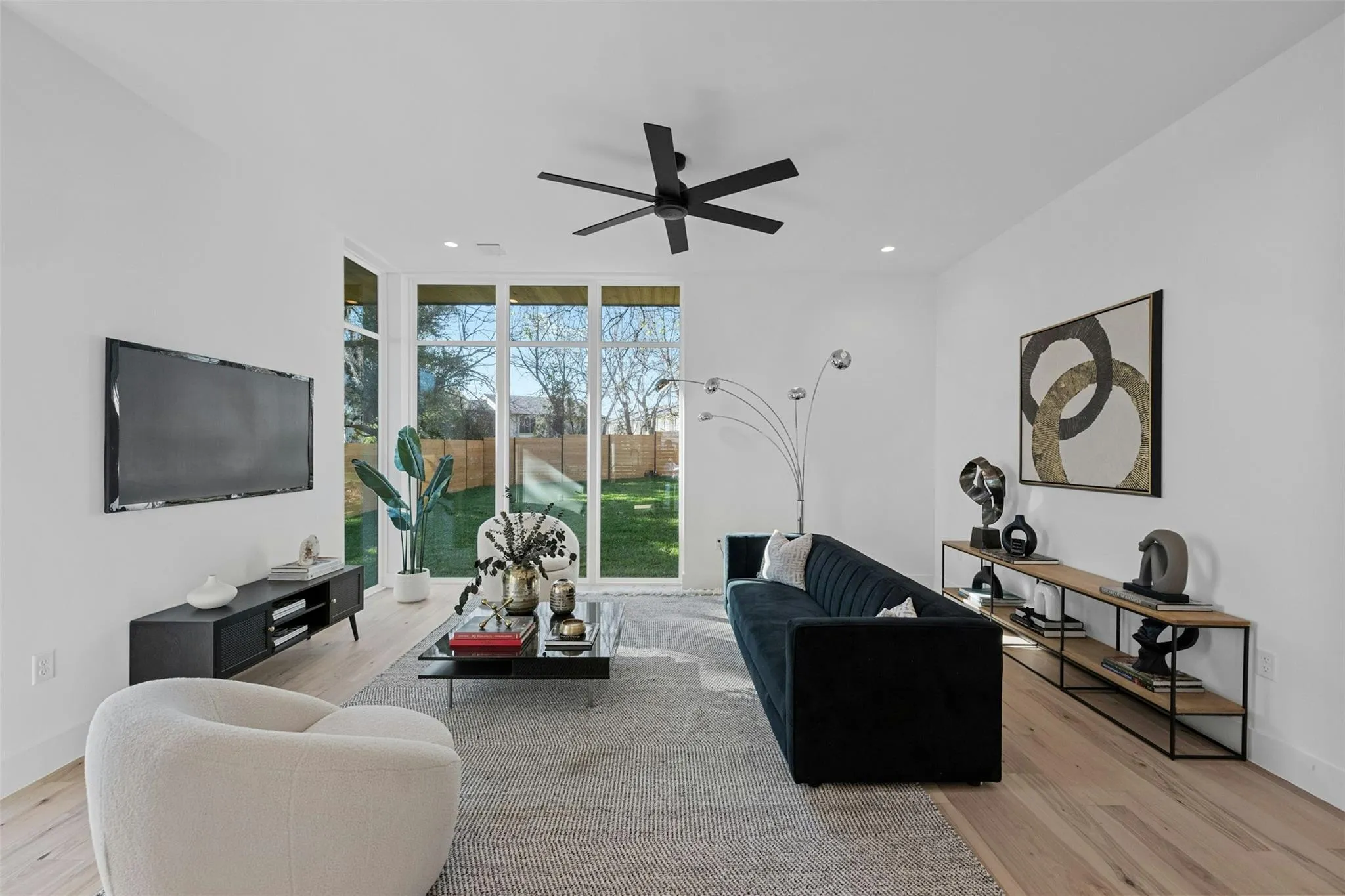 Photo 2 of 1407 VALLEYRIDGE DR #B