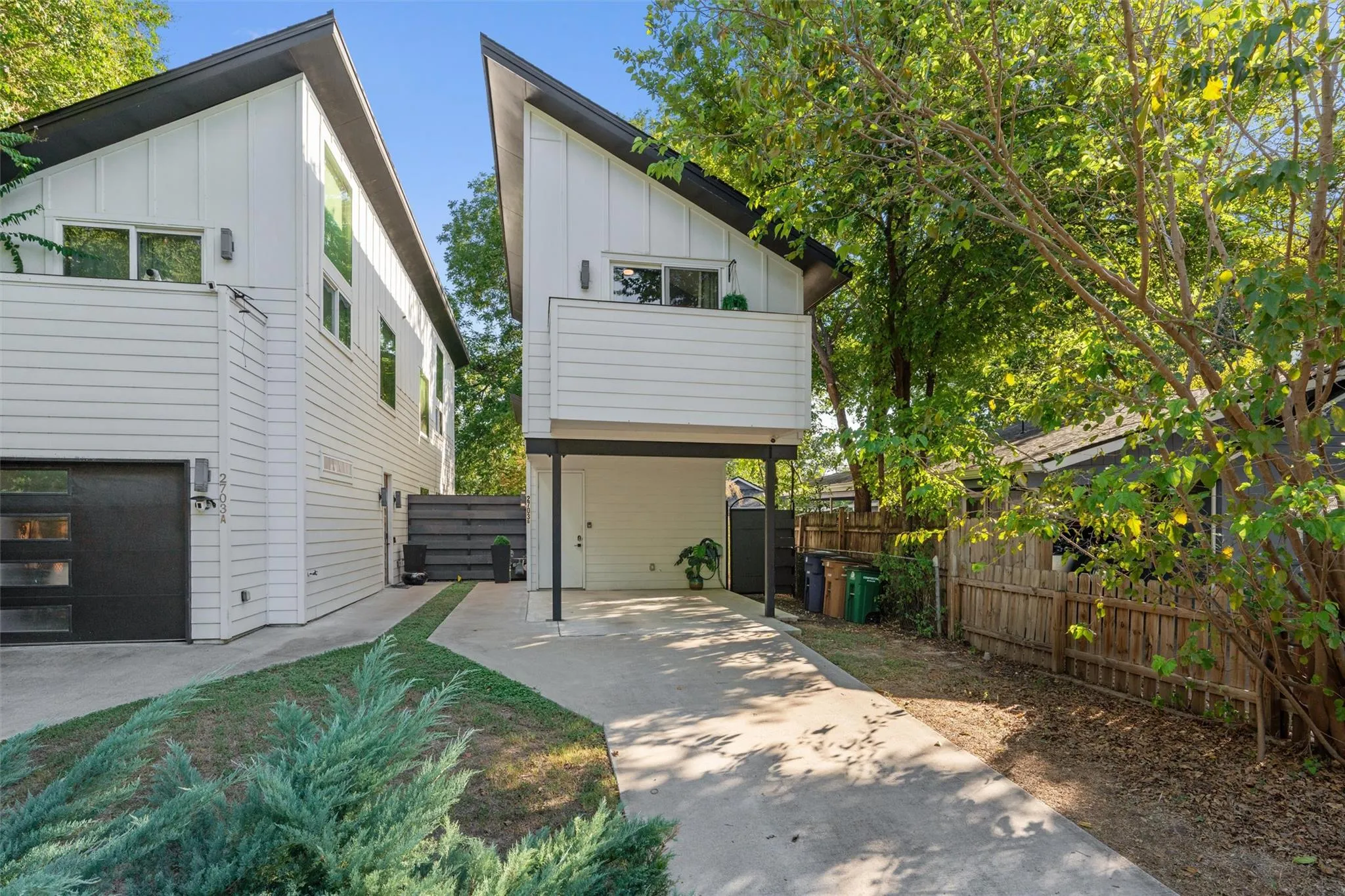 Photo 5 of 2703 E 3RD ST #2