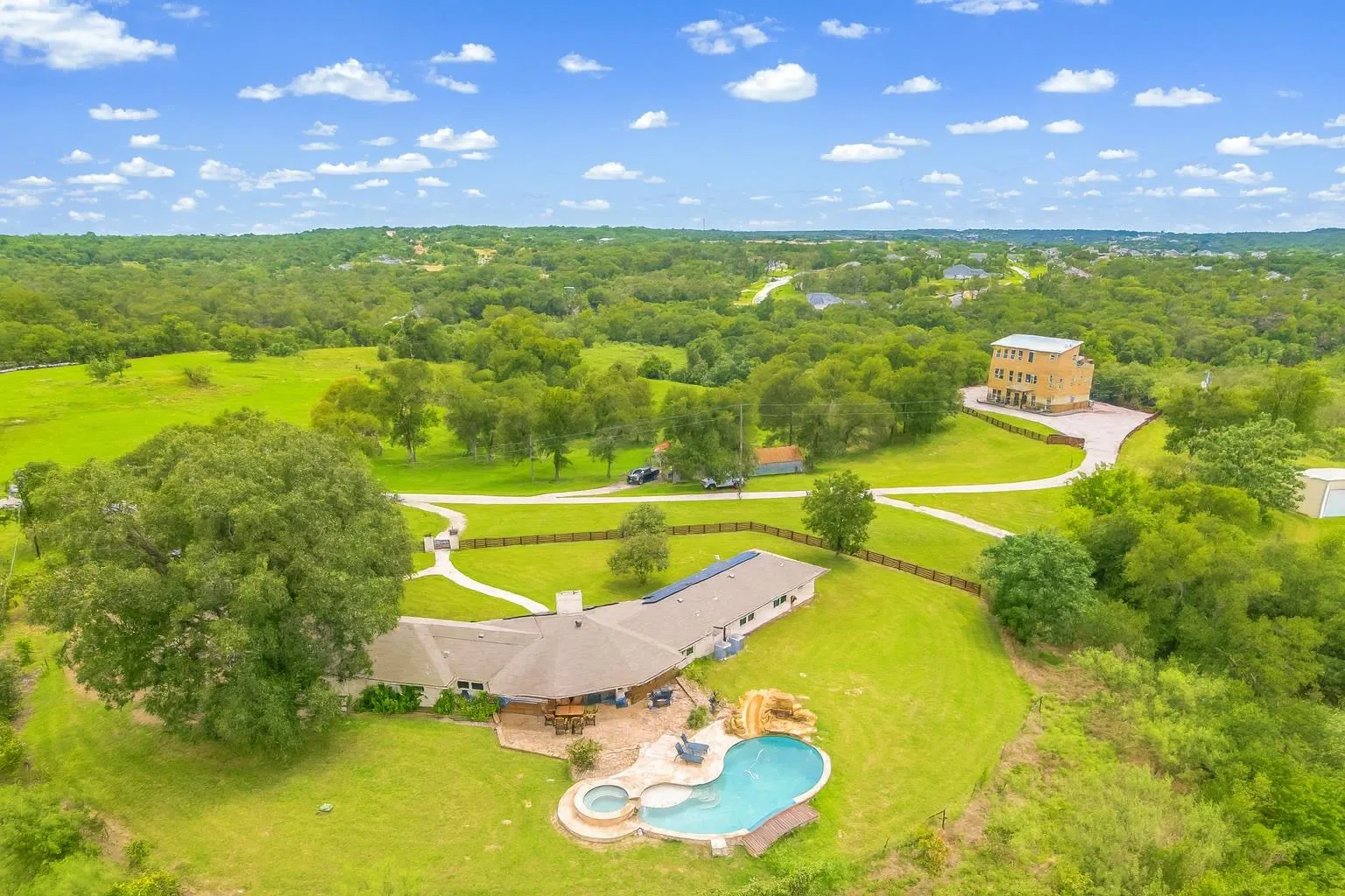 Photo of 520 DOUBLE EAGLE RANCH DR, Cedar Creek, TX, 78612