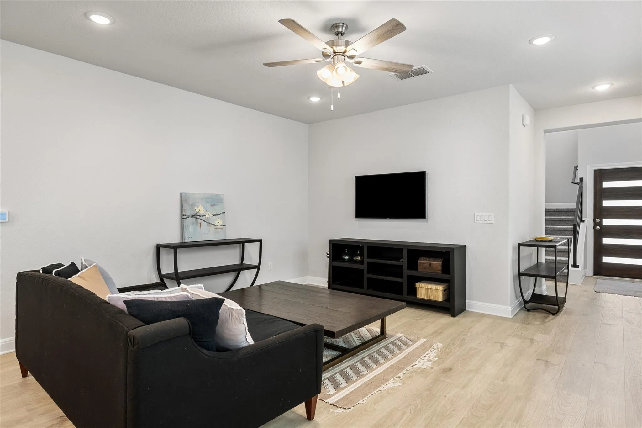 Photo 5 of 1012 LEGEND MILTON LN