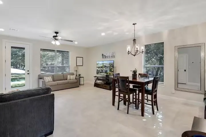 Photo 4 of 585 DEMARETT DR