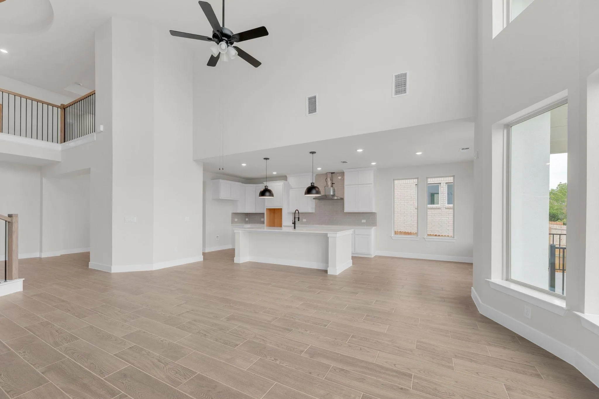 Photo 3 of 168 MONTECILO DR