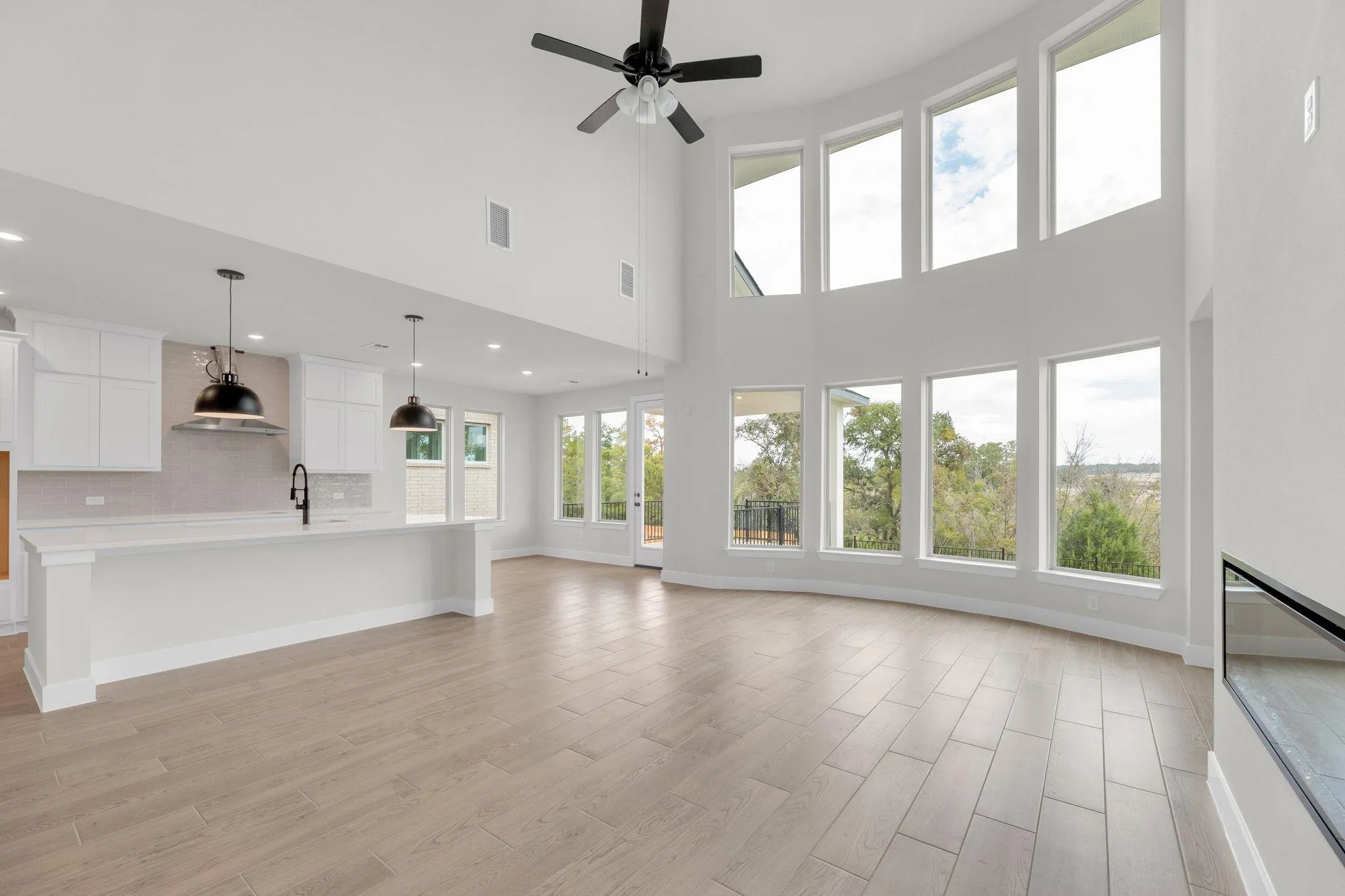 Photo 5 of 168 MONTECILO DR