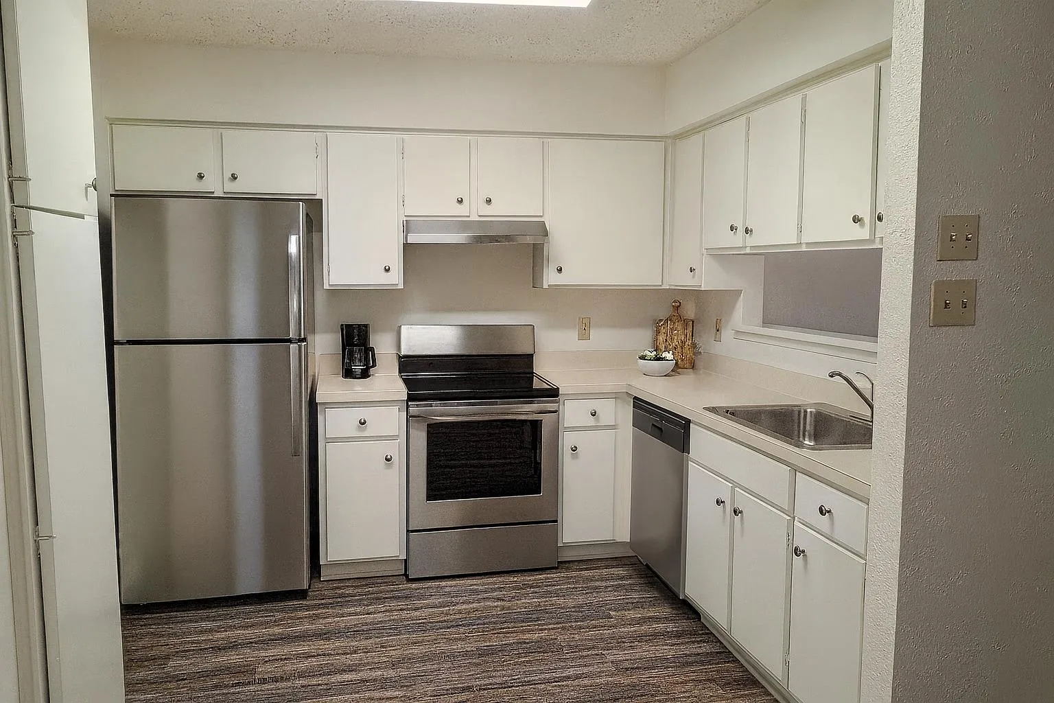Photo 2 of 9303 QUAIL FIELD DR