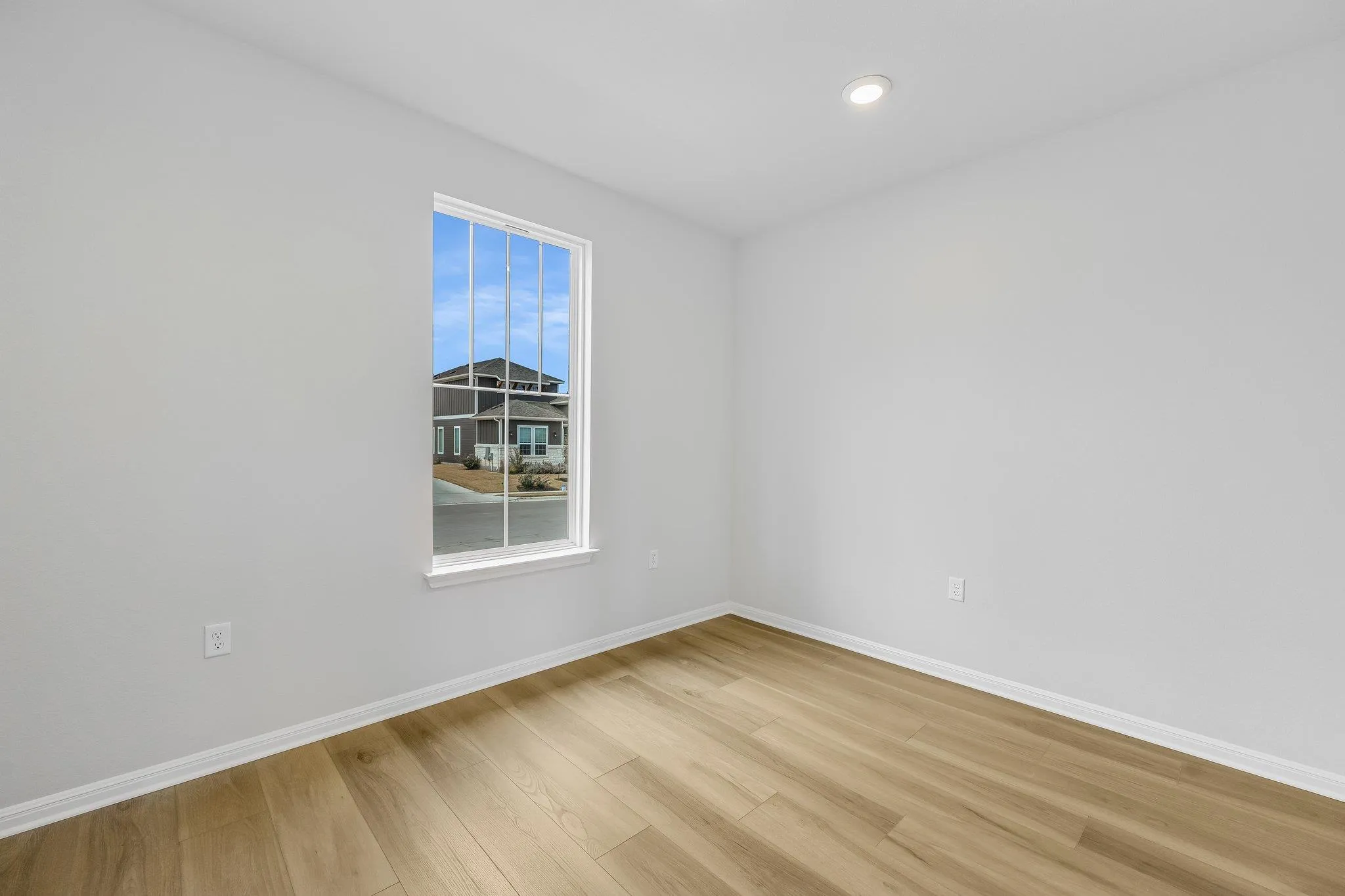 Photo 3 of 8515 DONGAN DR