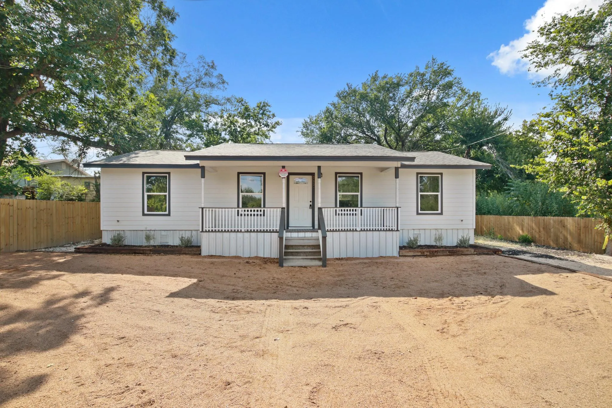 Photo of 713 BURKETT ST, Taylor, TX, 76574